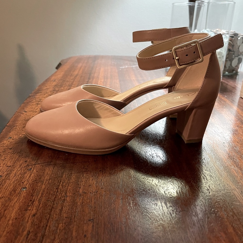 Clarks, nude block heel.  Size 7.  Super comfortable & excellent condition